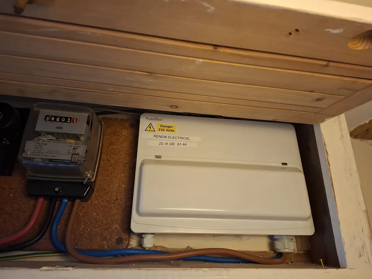 18th Edition FuseBox Metal Consumer Unit Upgrade with Zs Test Label